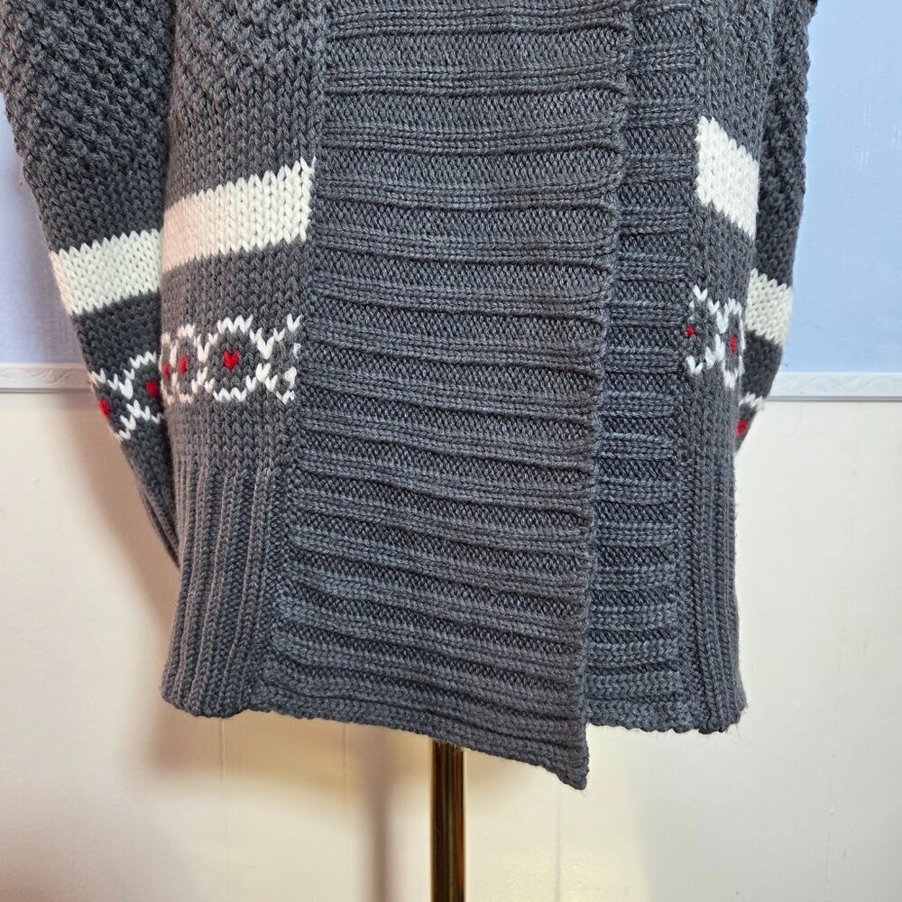 Bandolino Denim Medium Gray Red Knit Print Sleeveless Holiday Sweater Vest - Picture 3 of 10